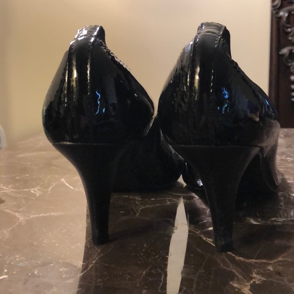 Tory Burch Black Patent Leather Heels - Picture 4 of 5